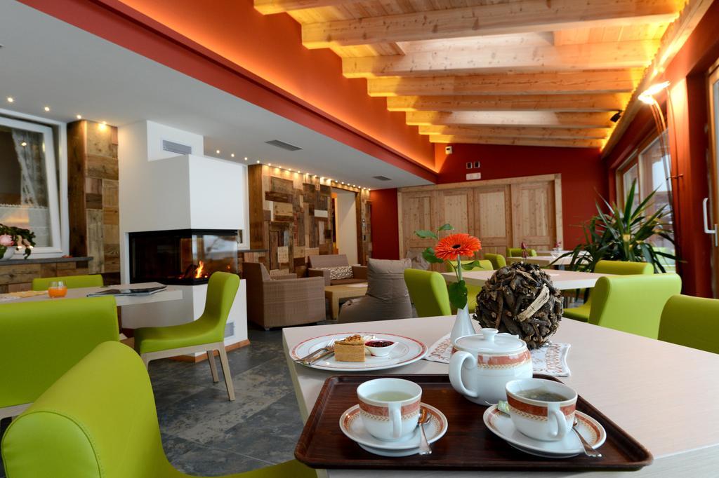 Hotel Alpino Varena Exterior photo