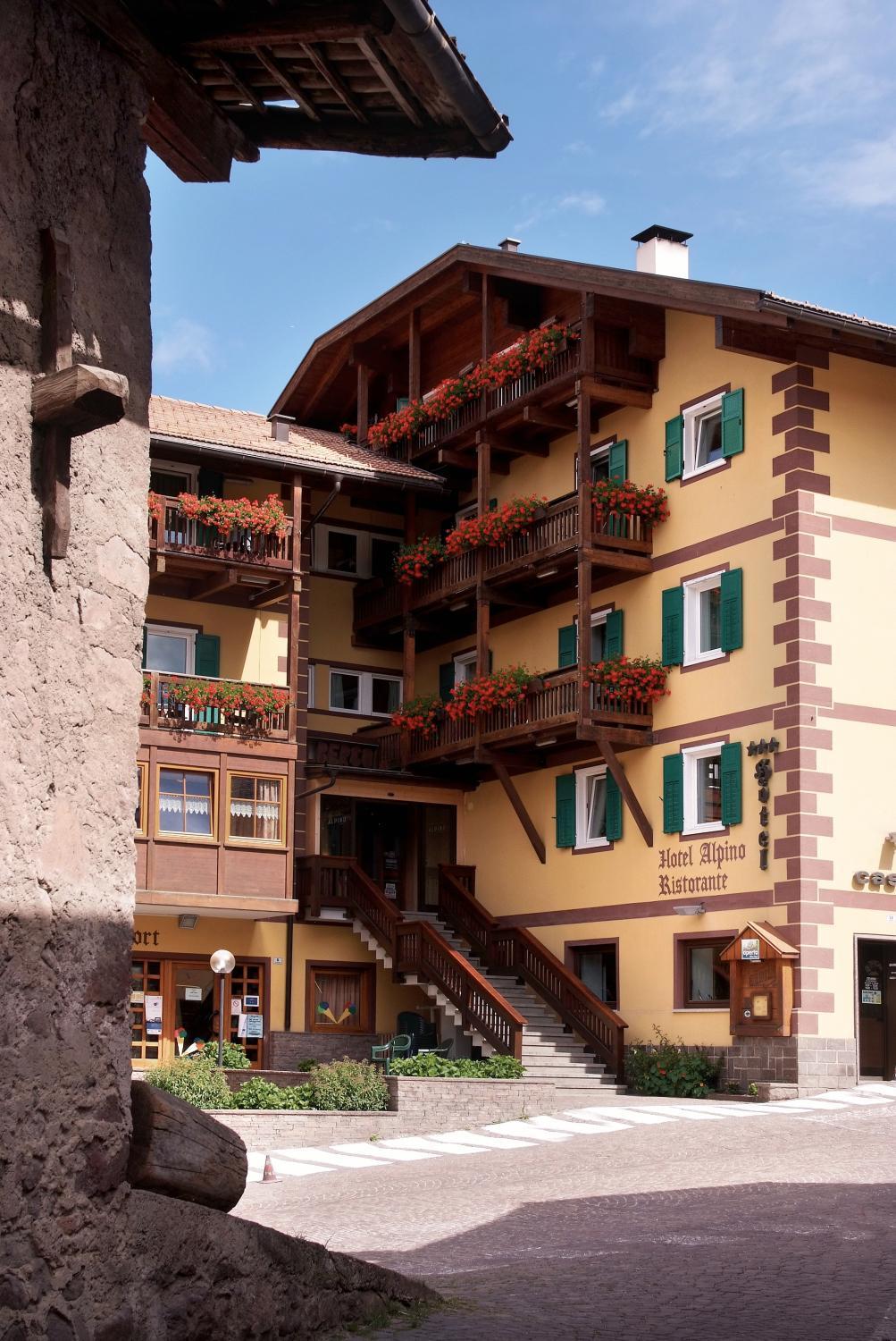 Hotel Alpino Varena Exterior photo