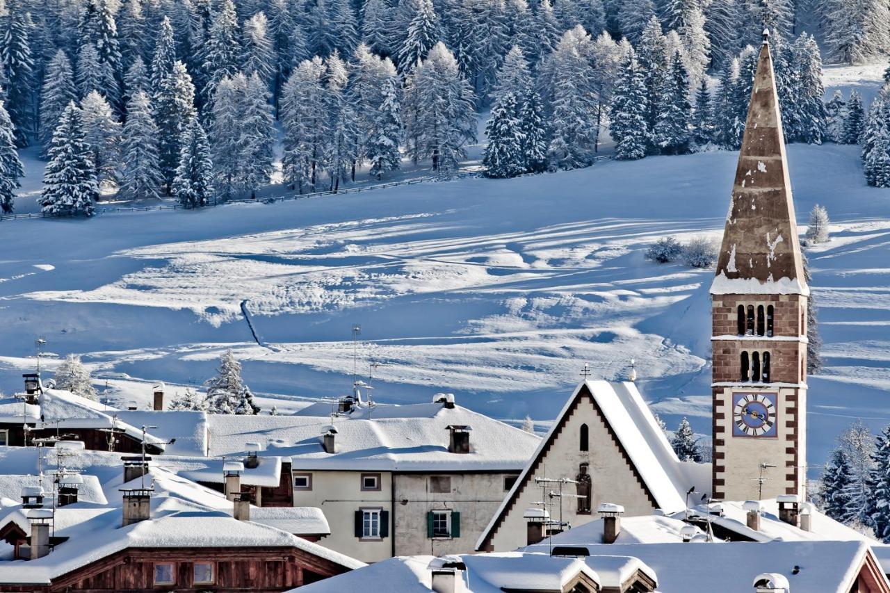 Hotel Alpino Varena Exterior photo